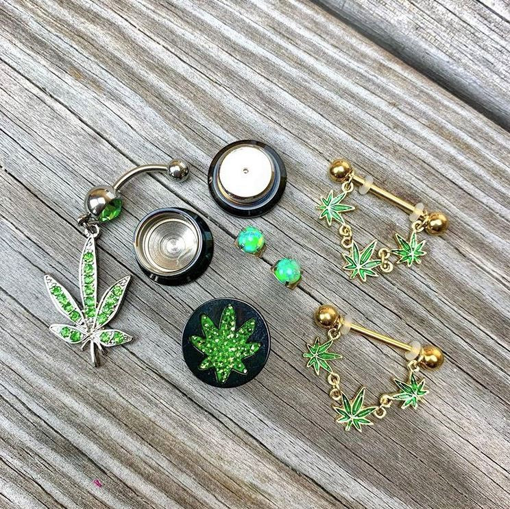 9/16 Black Plated Ganja Green Pot Leaf Saddle Stash Plug Set