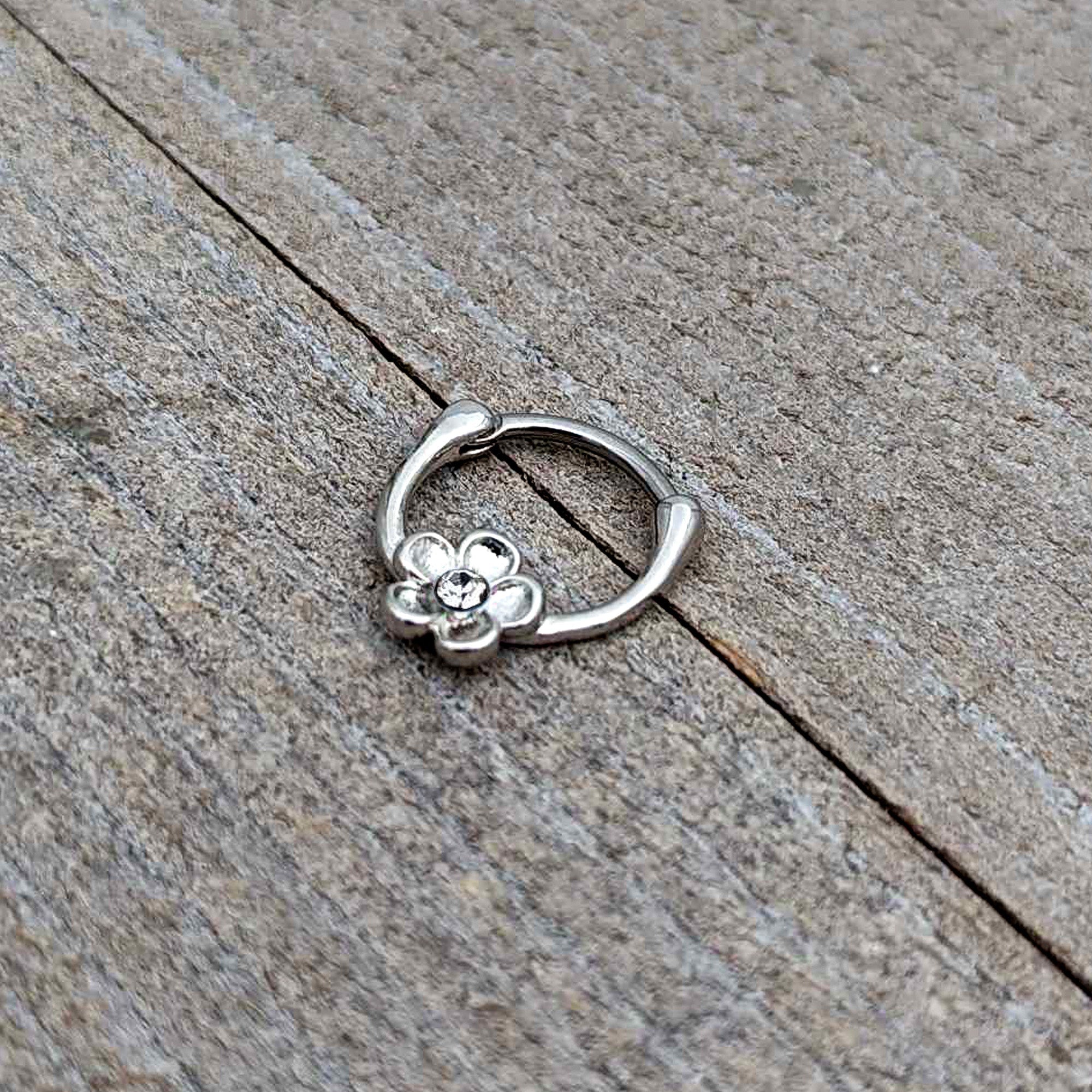 16G 5/16 Clear Gem Sweetheart Flower Cartilage Clicker